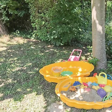 Four Bedroom Holiday In Balatonszemes Nyaraló