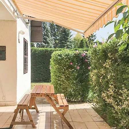 Four Bedroom Holiday In Balatonszemes Nyaraló *
