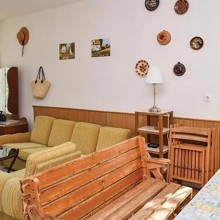 Four Bedroom Holiday In Balatonszemes Nyaraló