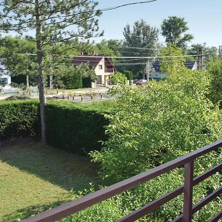 Four Bedroom Holiday In Balatonszemes *