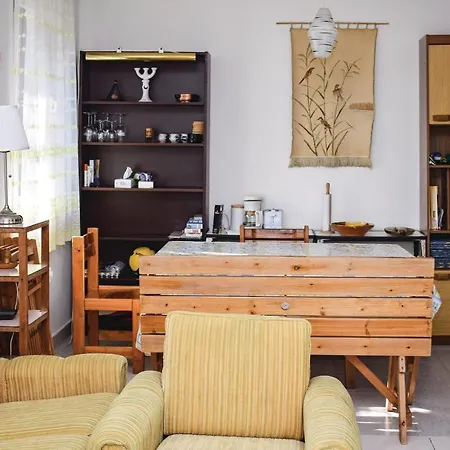 Four Bedroom Holiday In Balatonszemes